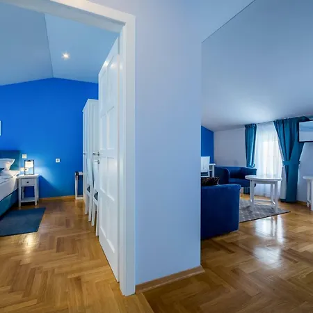 Domino 4* 奥帕提亚