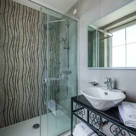 Domino 4* 奥帕提亚