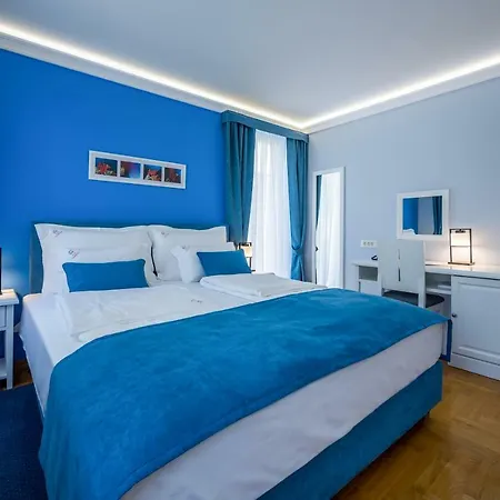 Domino 4* 奥帕提亚