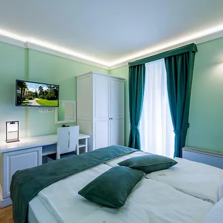 Domino Otel 4*