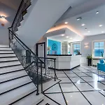 Отель Domino